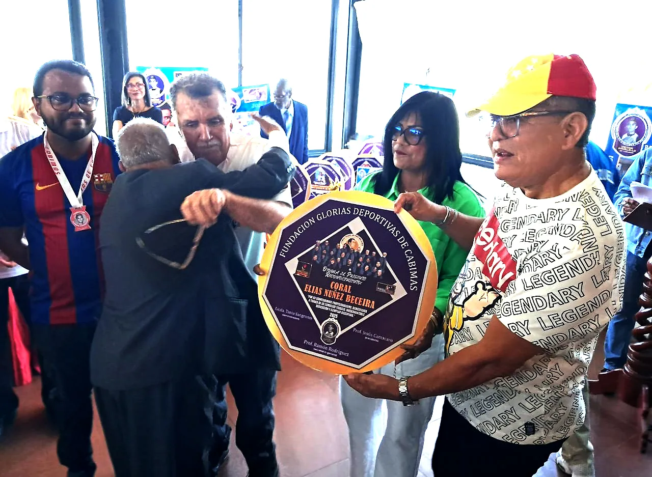 Glorias Deportivas de Venezuela reconoce a El Regional del Zulia 4 R