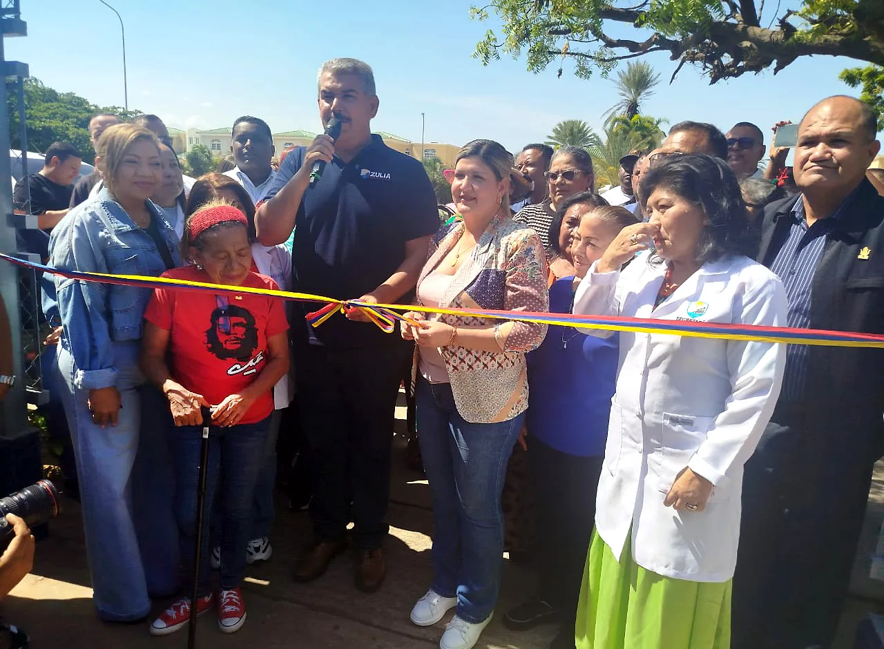 Gobernador Caldera entrega rehabilitada la Farmacia de Alto Costo