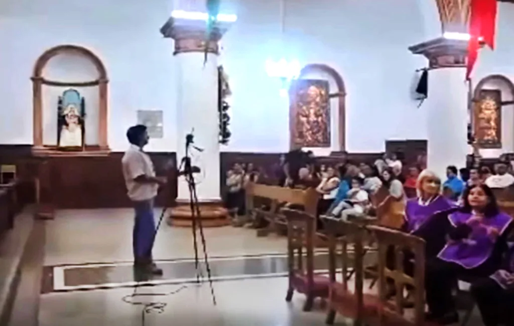 Hombre blandiendo un machete en plena misa entra a La Basílica de La Grita