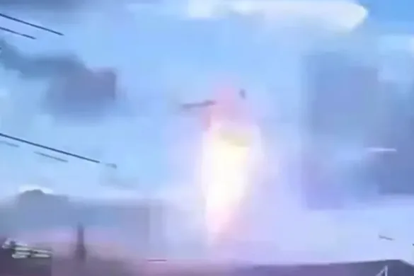 Hombre se sube a un poste huyendo de la policía y se electrocuta 3 t Hombre se sube a un poste huyendo de la policía y se electrocuta