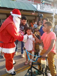 En un despliegue de solidaridad y espíritu decembrino, la Fuerza Motorizada del Frente de Defensa del Proyecto Socialista Bolivariano (FDPSB) realizó este 22 de diciembre la labor social titulada "Un Juguete para Navidad".