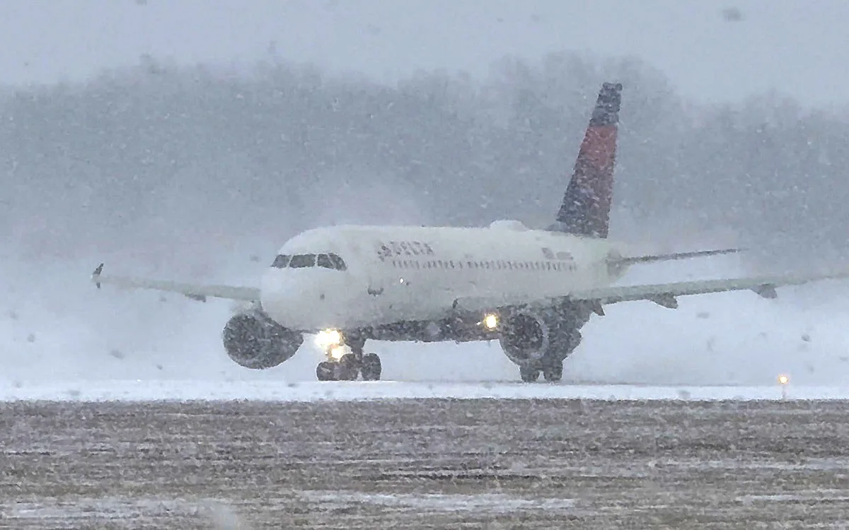 Más de 9.000 vuelos cancelados en EEUU por intensas nevadas