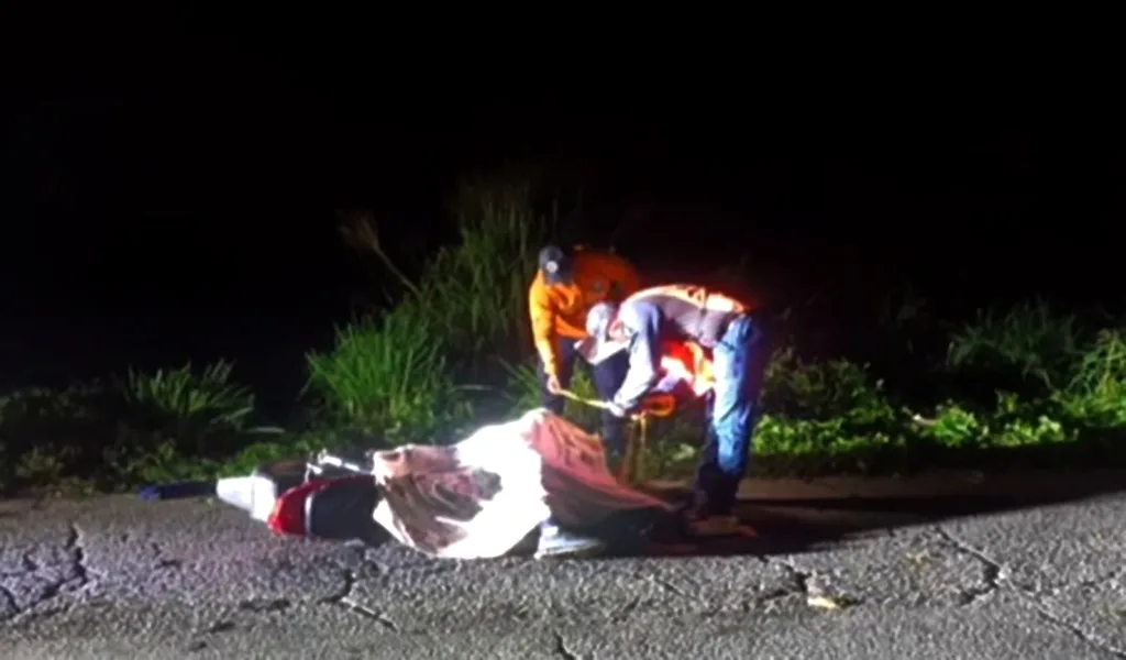 Mueren dos jóvenes en choque frontal de motos en Colón