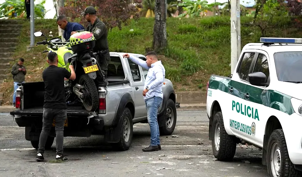 Mueren dos policías en Cali atacados con artefactos explosivos