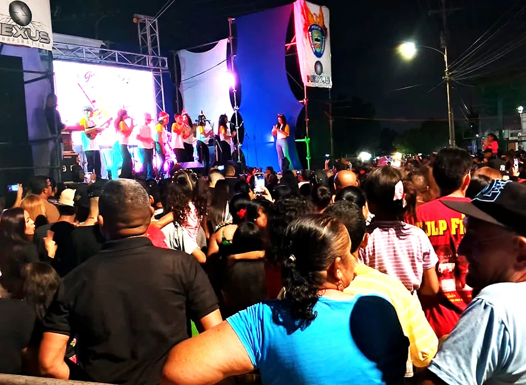 Policabimas se iluminó con el espíritu navideño 2025
