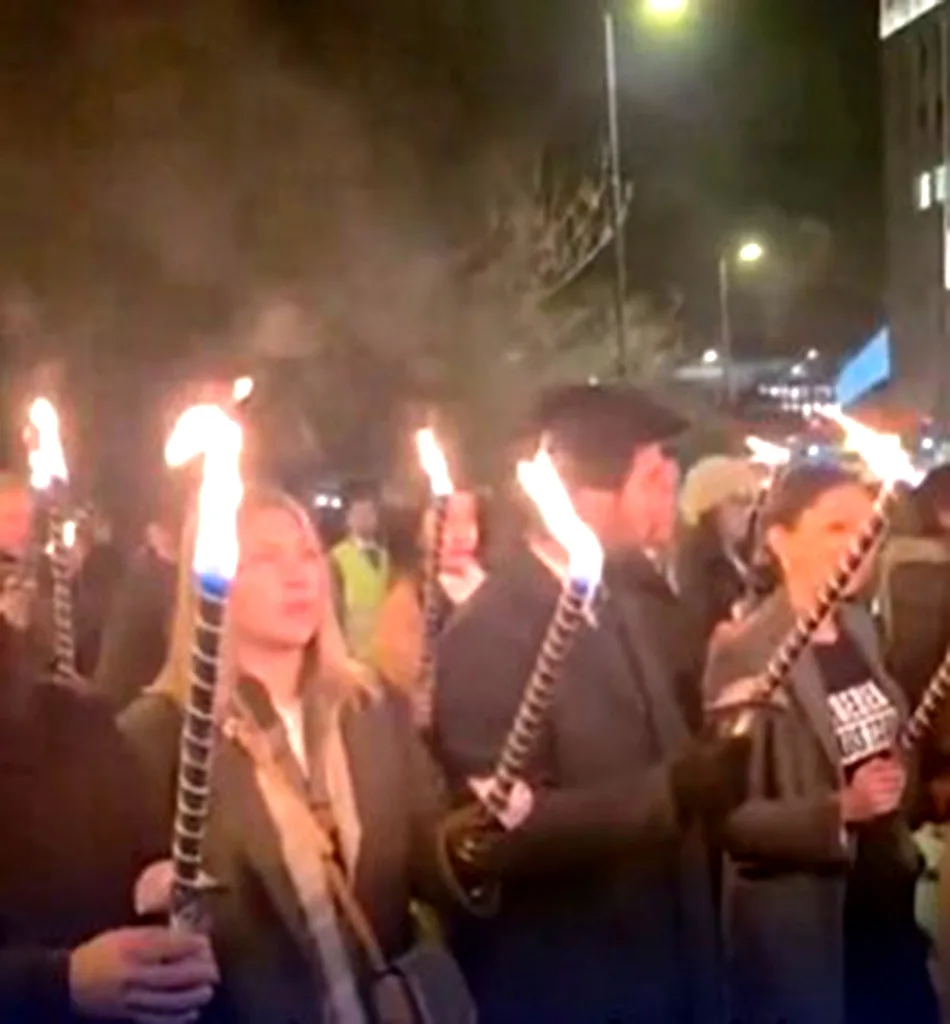 Desfile de Antorchas en Nobel de la Paz