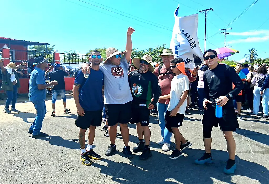 Procesión de San Benito rumbo a La Rosa 2 R