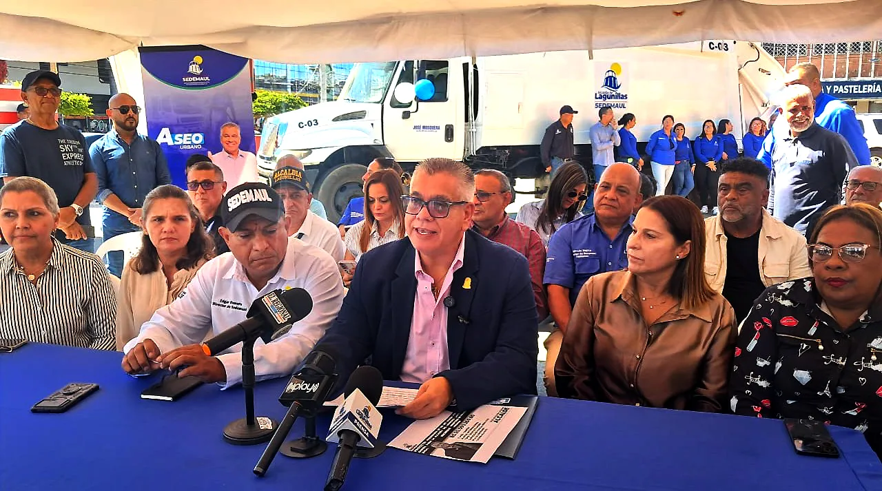 Sedemaul recibe compactador de basura por parte del alcalde José Mosquera