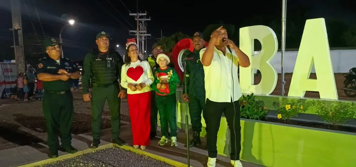 El municipio Valmore Rodríguez del estado Zulia dio la bienvenida a la Navidad con su tradicional encendido de luces y la develación de un nuevo emblema de identidad en concreto con el sustantivo "Bachaquero", ubicado en el sector "4 Bocas".