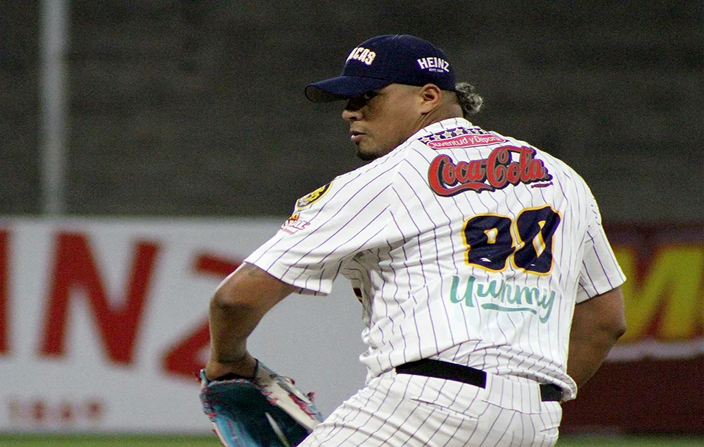 Carlos Hernández lanzador de los Leones sufre grave accidente en San Félix