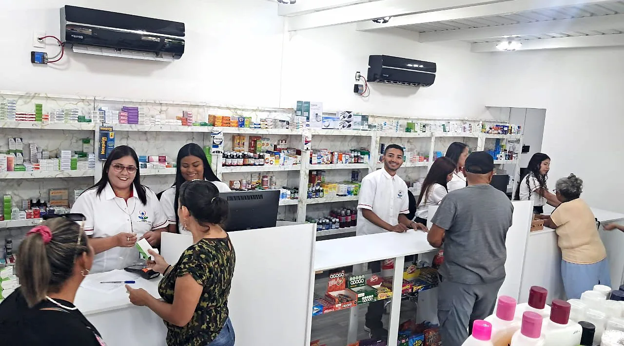 MUNICIPIO VALMORE RODRÍGUEZ. – La espera terminó para las familias de Bachaquero. Desde la mañana de este sábado, las puertas de Farmacia Multitienda La Salvación de Cristo