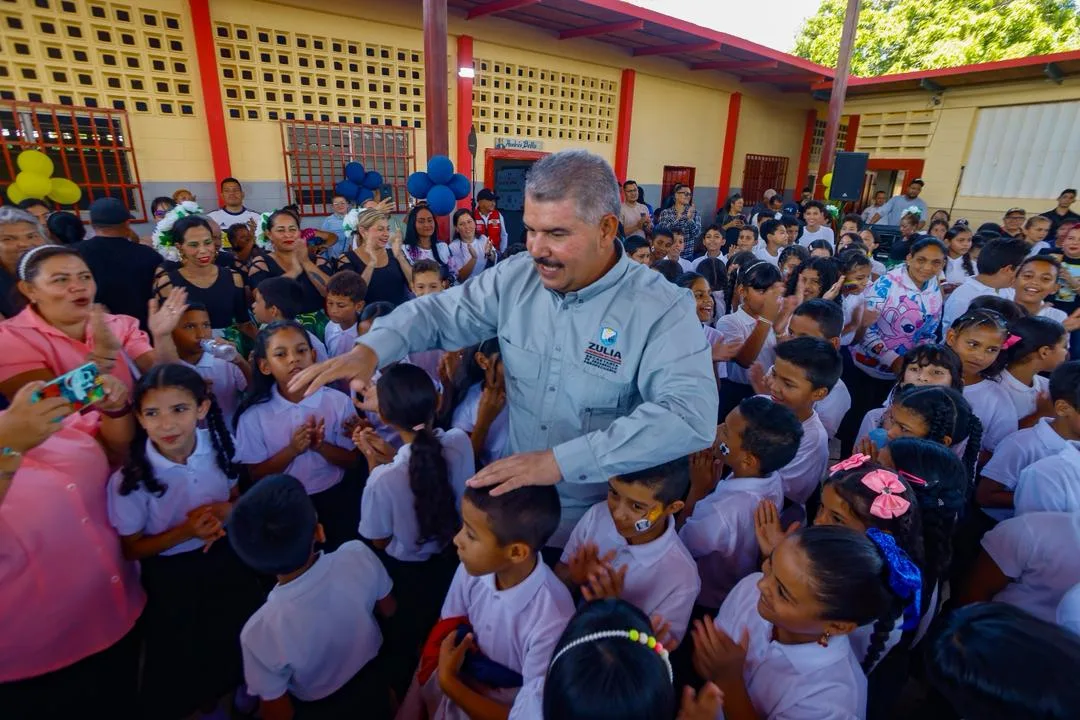 Gobernador Luis Caldera y Comuna El Sueño de Chávez