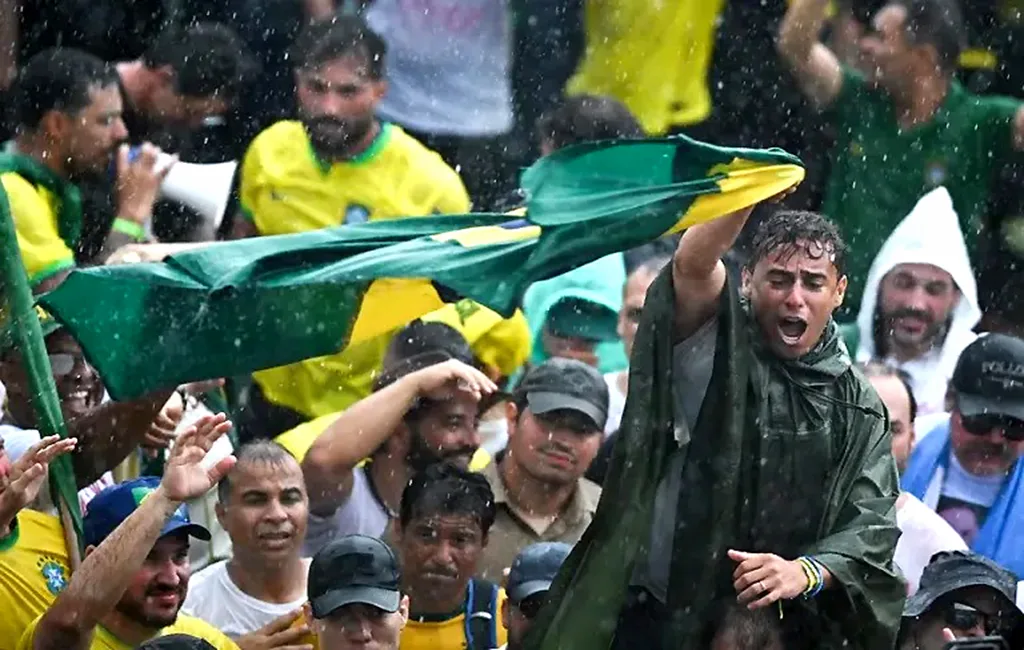 Heridas simpatizantes simpatizantes de Bolsonaro tras la caída de un rayo