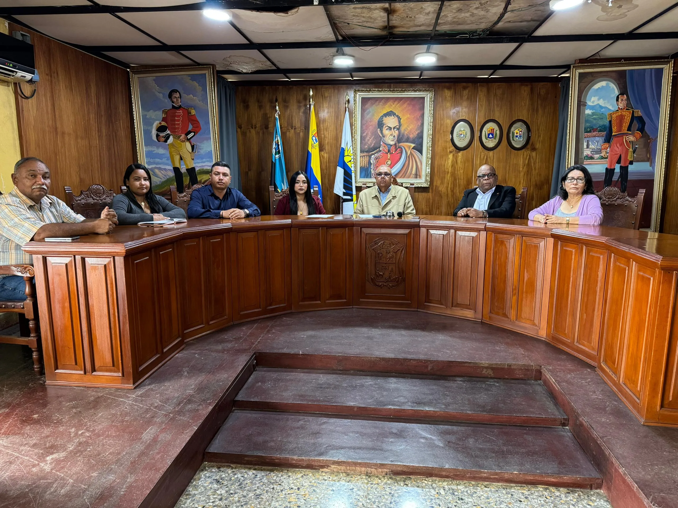 La sesión tuvo lugar en las instalaciones del Concejo Municipal y la misma contó con la presencia de la cámara en pleno.