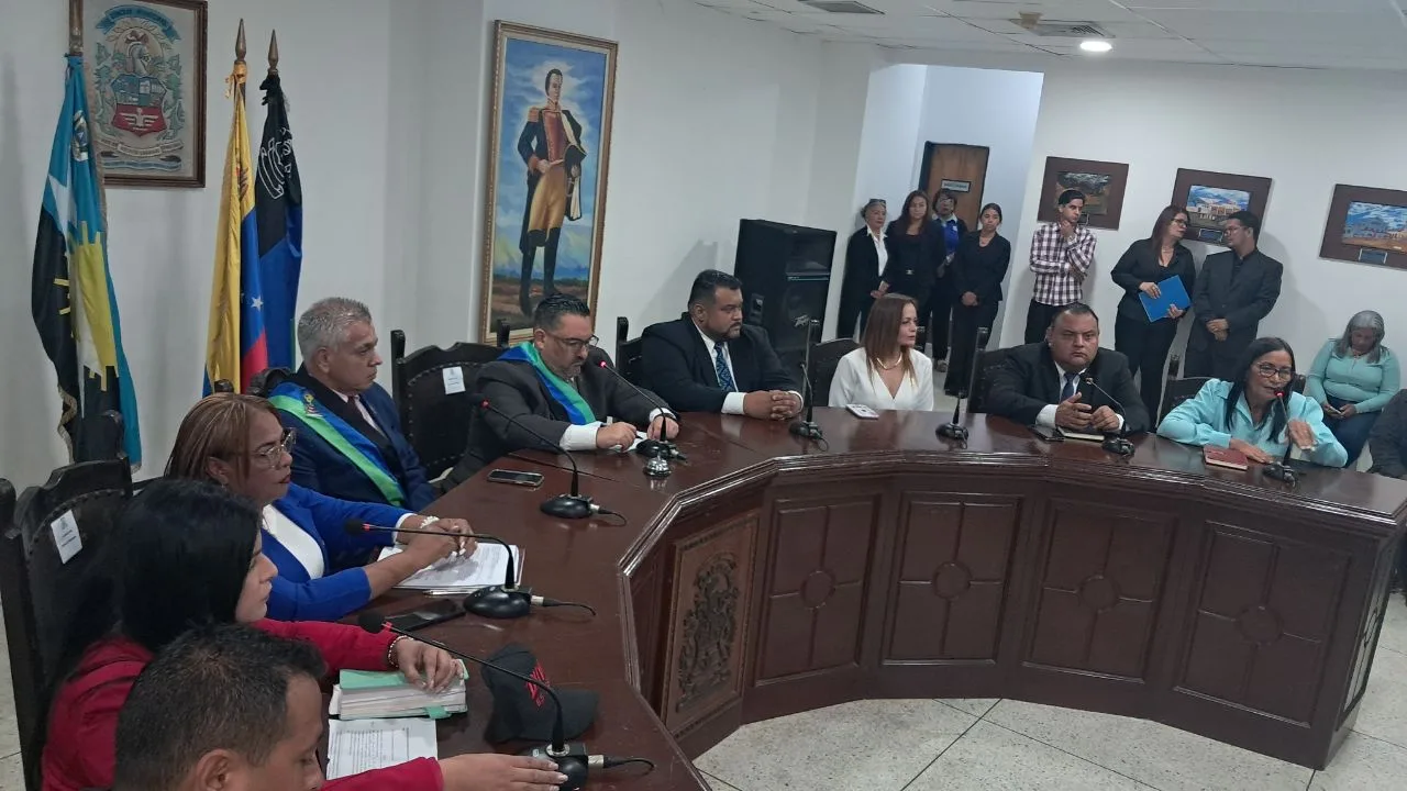 Hiulis Rivero asume la presidencia del Concejo Municipal de Lagunillas para el período 2026-2027