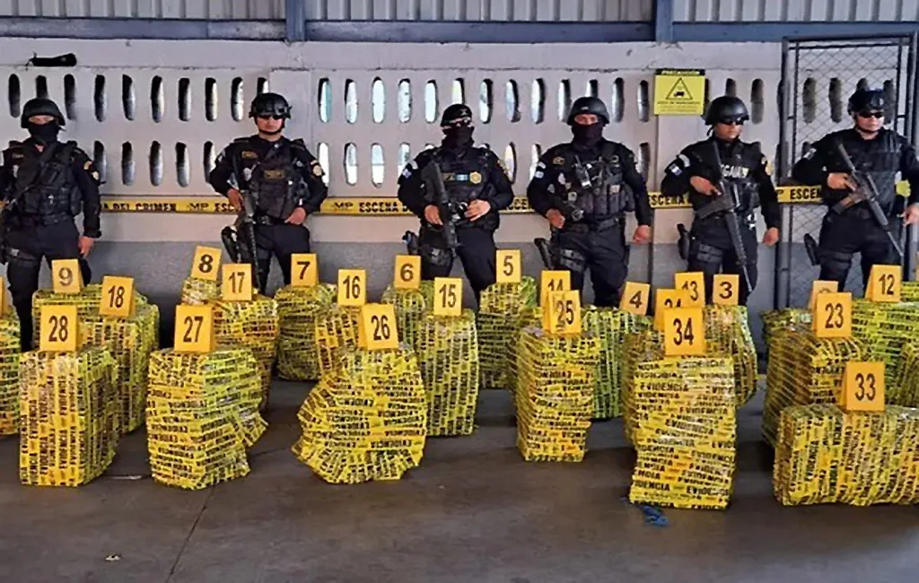 Incautados mil 720 kilos de droga en puerto de Guatemala