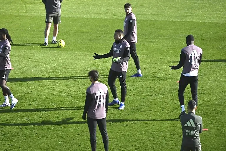 Mbappé es baja madrilista por lesión con un esguince de rodilla