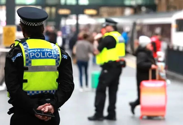 Un británico de 80 años gana la lotería y crea un imperio de narcotráfico
