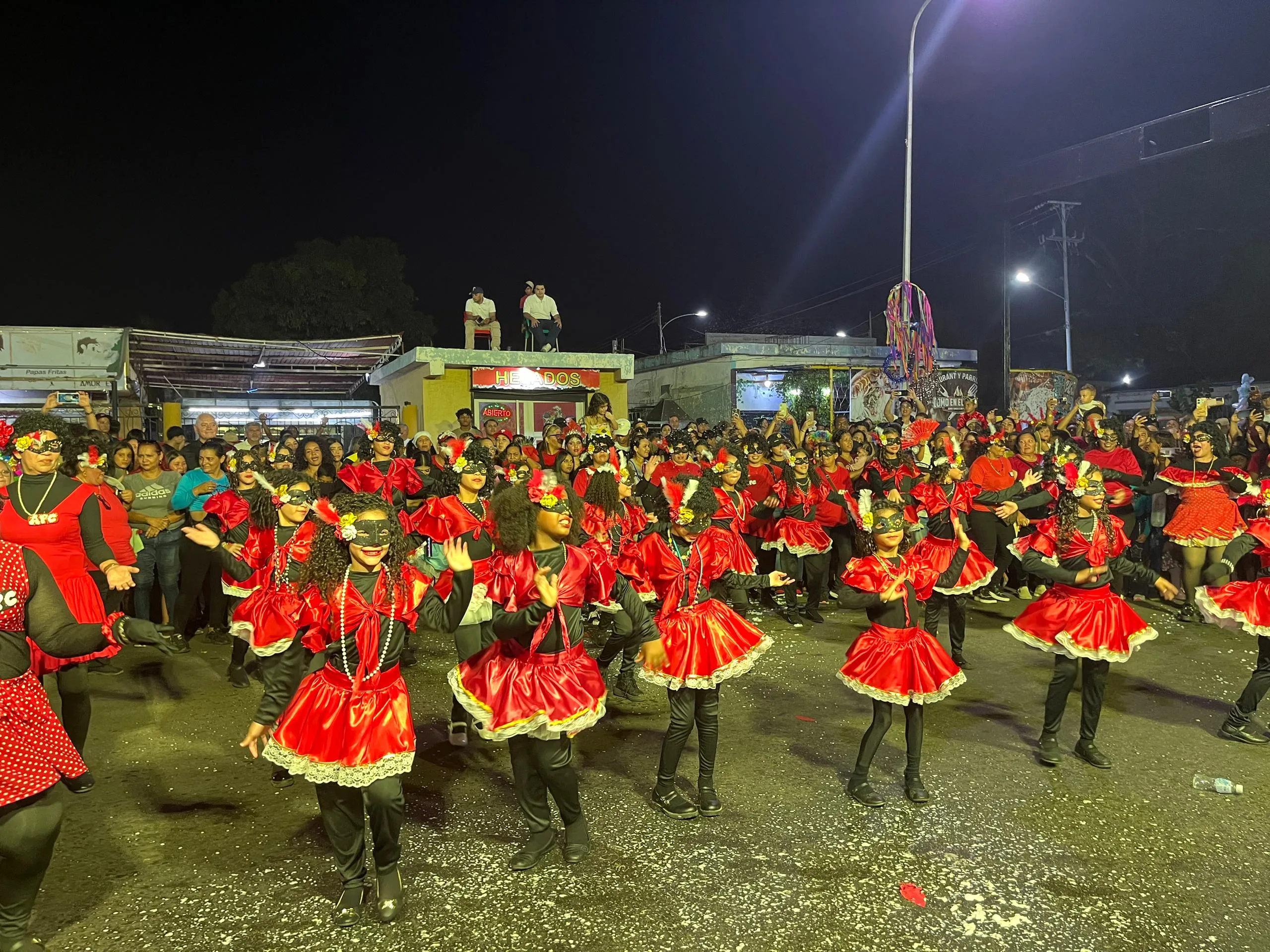 Desfile cierra las actividades de Carnaval en Cabimas