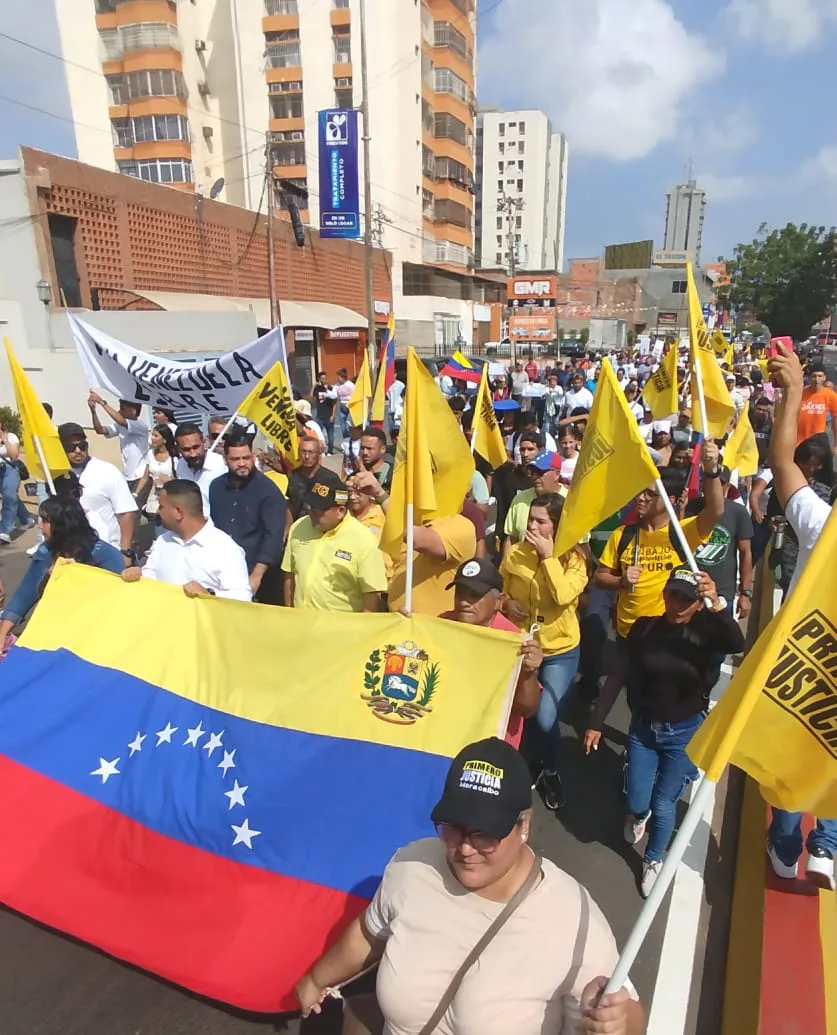 Estudiantes de LUZ celebraron el Día de la Juventud con una marcha