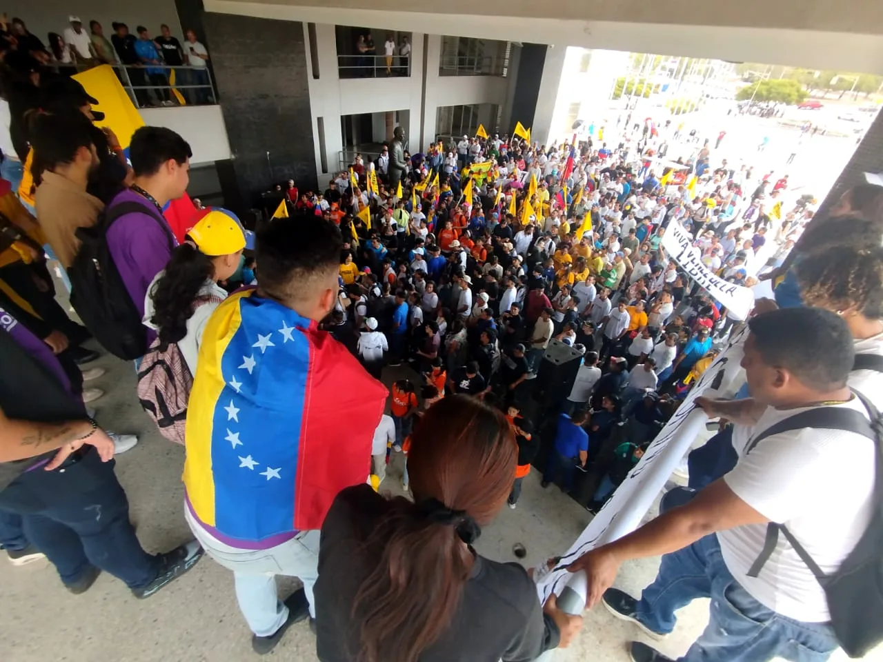 Estudiantes de LUZ celebraron el Día de la Juventud con una marcha