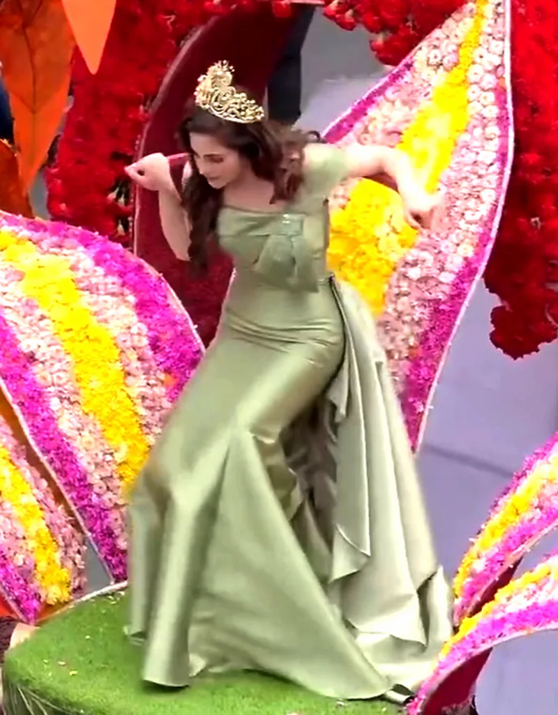 Fátima Bosch se desploma en un desfile en Ecuador 2 t