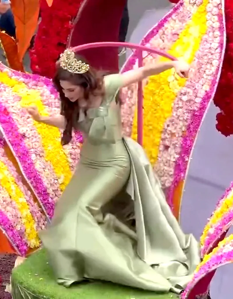 Fátima Bosch se desploma en un desfile en Ecuador 3 r