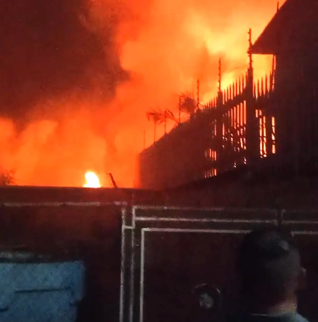 Incendio de maleza en Lagunillas
