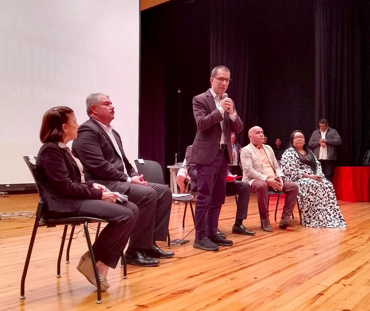 Jorge Arreaza La Ley de Amnistía es una vía para garantizar la paz