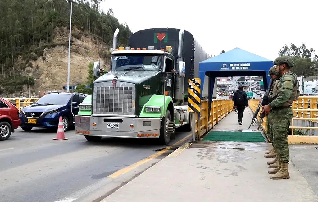 Camiones de carga entre Ecuador y Colombia