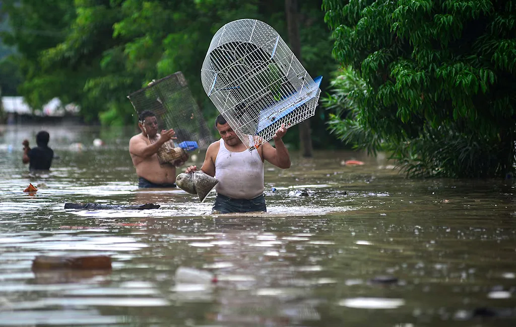 Internacionales.- Una verdadera tragedia ha ocurrido en Mozambique debido a las fuertes lluvias e inundaciones las cuales han dejado un saldo de al menos 200 personas fallecidas y más de 800 mil están afectadas de diversas maneras.