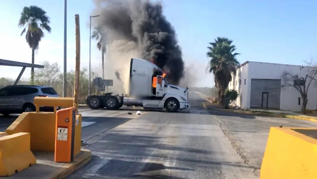 Narcobloqueos quema y tiroteos tras muerte de El Mencho