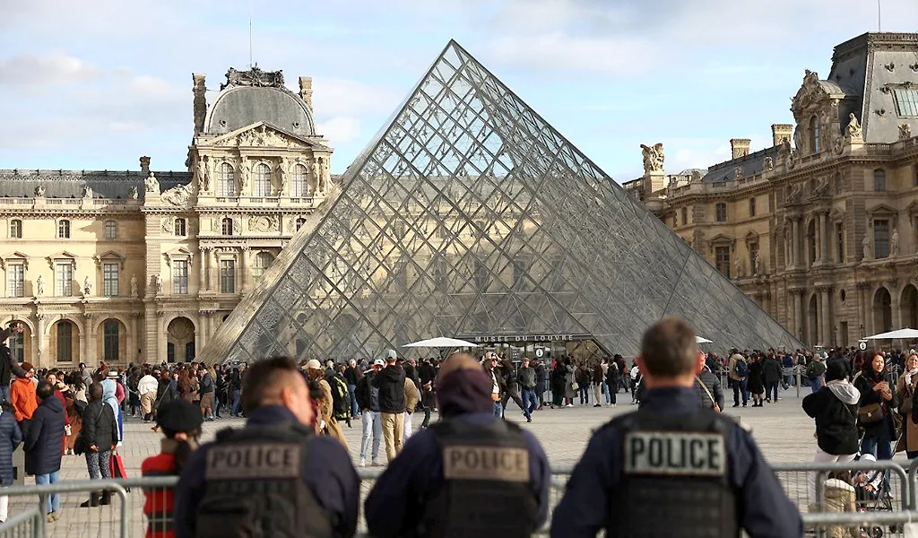 Museo de Louvre renuncia