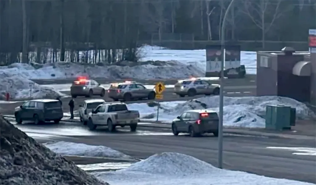 Tiroteo masivo deja al menos 10 muertos en Canadá