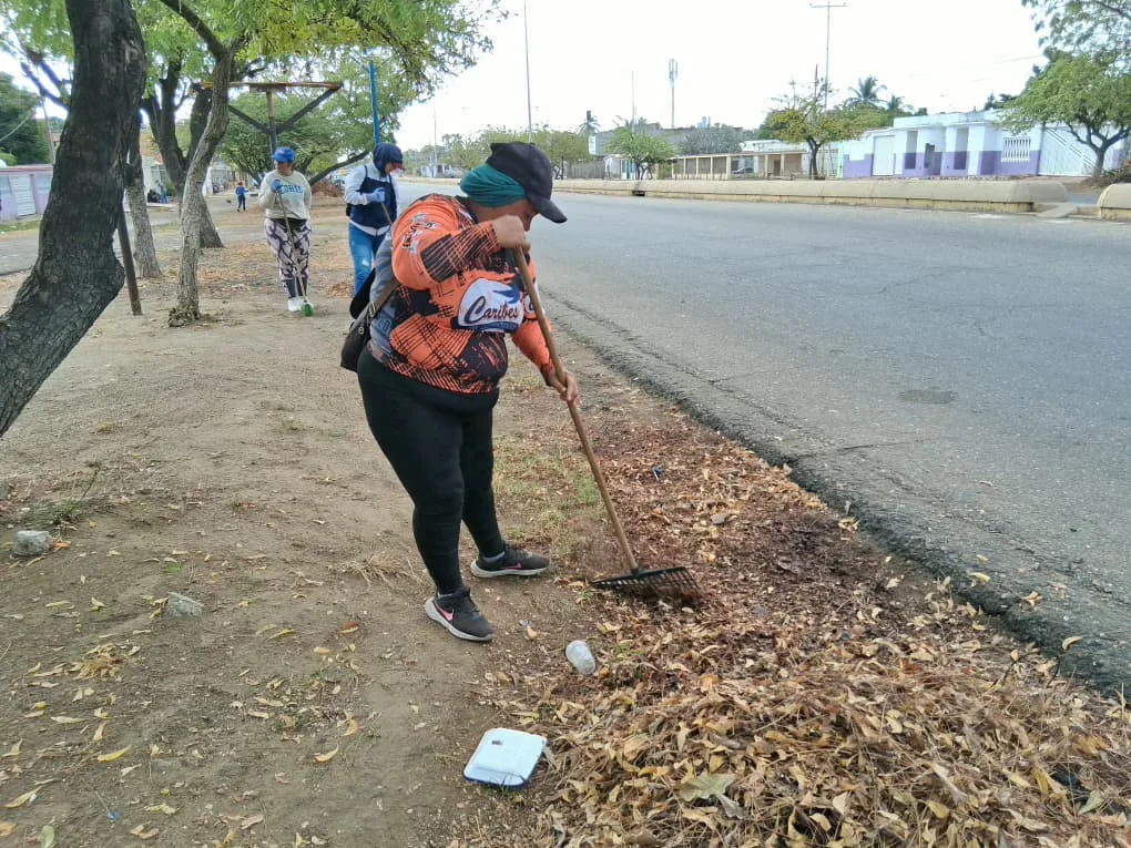 Continúa mantenimiento de la Avenida Intercomunal de Cabimas