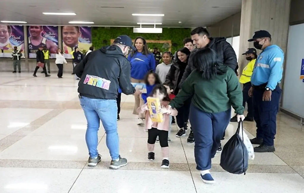 Arriba al país vuelo con 270 migrantes venezolanos repatriados desde Arizona