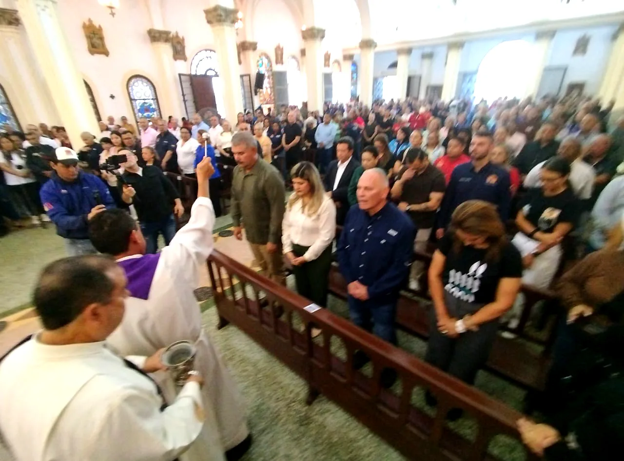 Entregaron rehabilitada la iglesia La Milagrosa 4 r