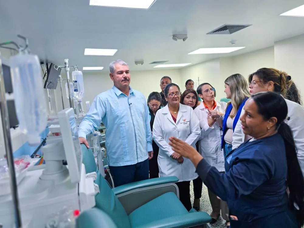 Gobernador Caldera inauguró Servicio de Nefrología