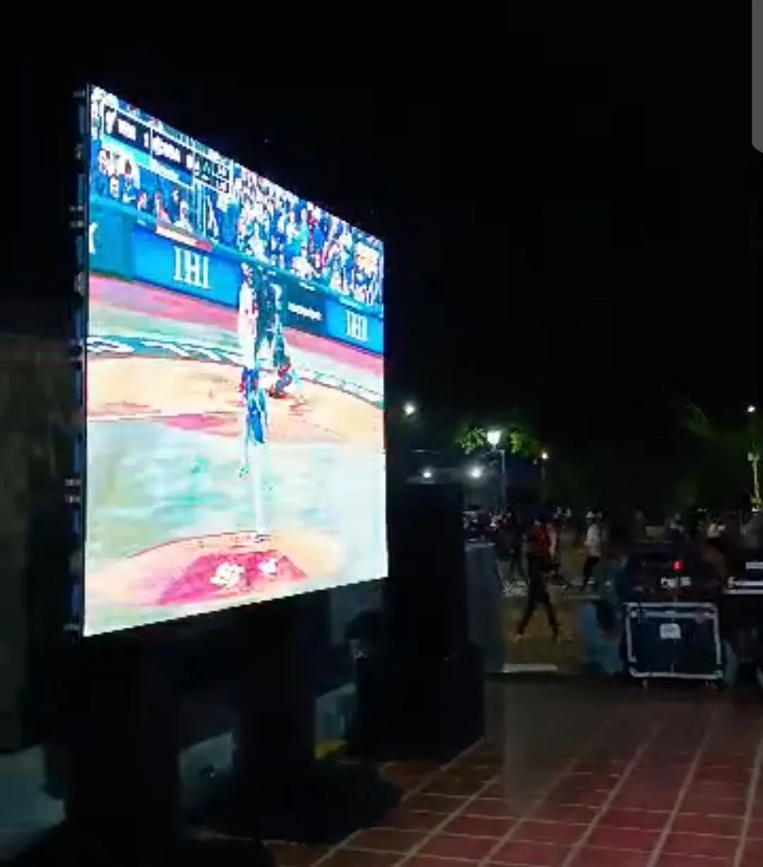 Lagunillas se viste de tricolor: Cientos de fanáticos desbordan la plaza Bolívar por la final del Clásico Mundial de Beisbol
