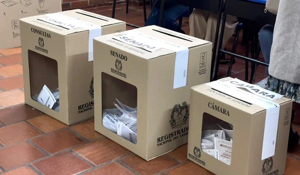 Transcurre sin incidentes la mitad de la jornada electoral en Colombia
