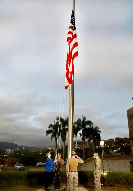 Bandera de EE.UU. en Caracas