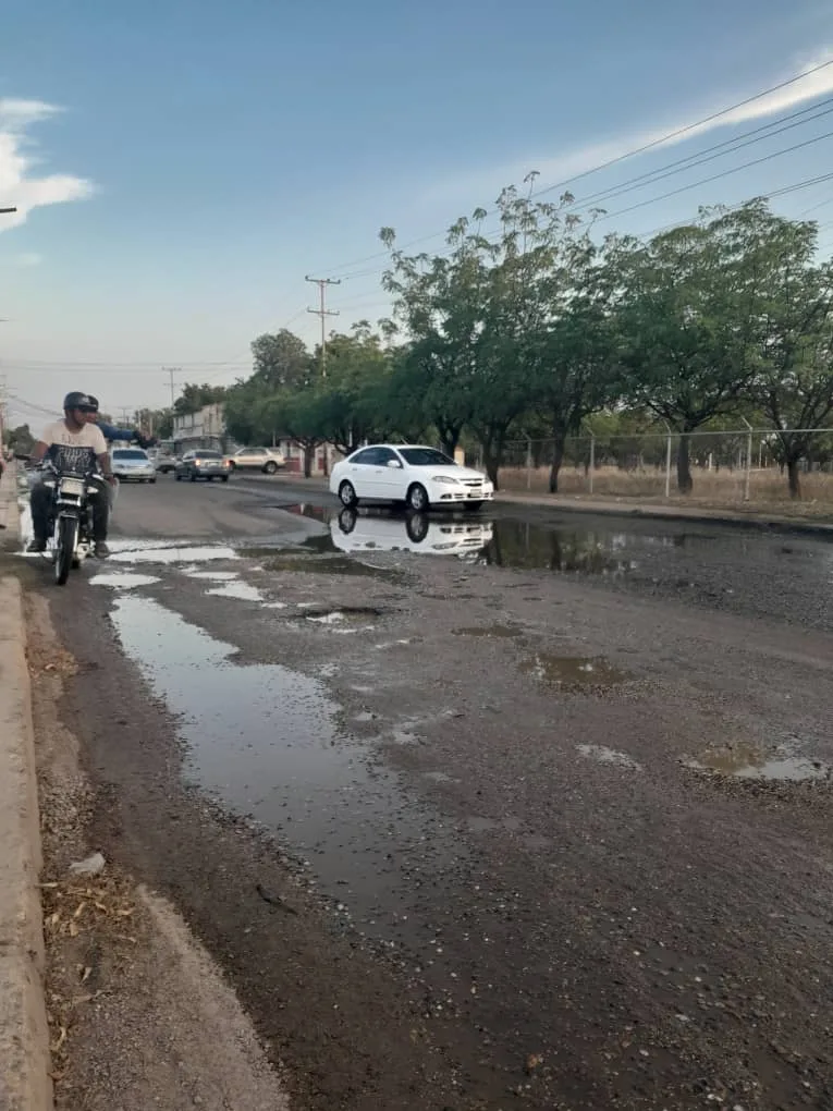 Vialidad de la Av. Hollywood y PDVSA en Cabimas