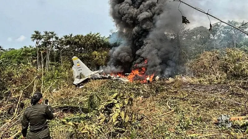 Se estrella avión de la Fuerza Aérea colombiana