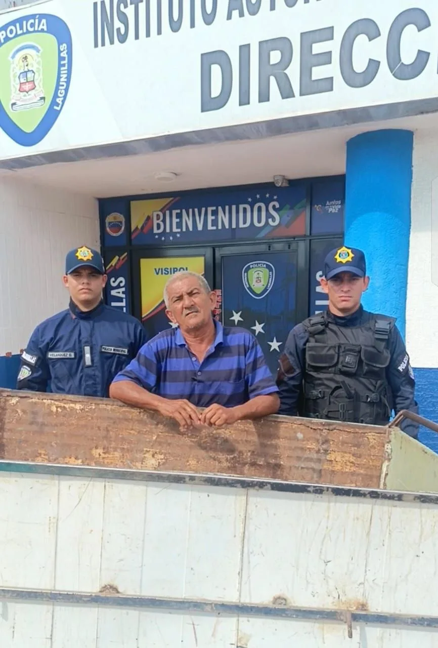 funcionarios PoliLagunillas sancionaron este martes 31 de marzo de 2026 al ciudadano Luis García Espinoza, tras ser sorprendido arrojando basura en plena vía pública.