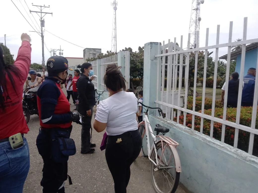 Un total de seis casos de intoxicación en una escuela rural del sector El Tigre del municipio Baralt del estado Zulia alerta a las autoridades de seguridad y prevención.