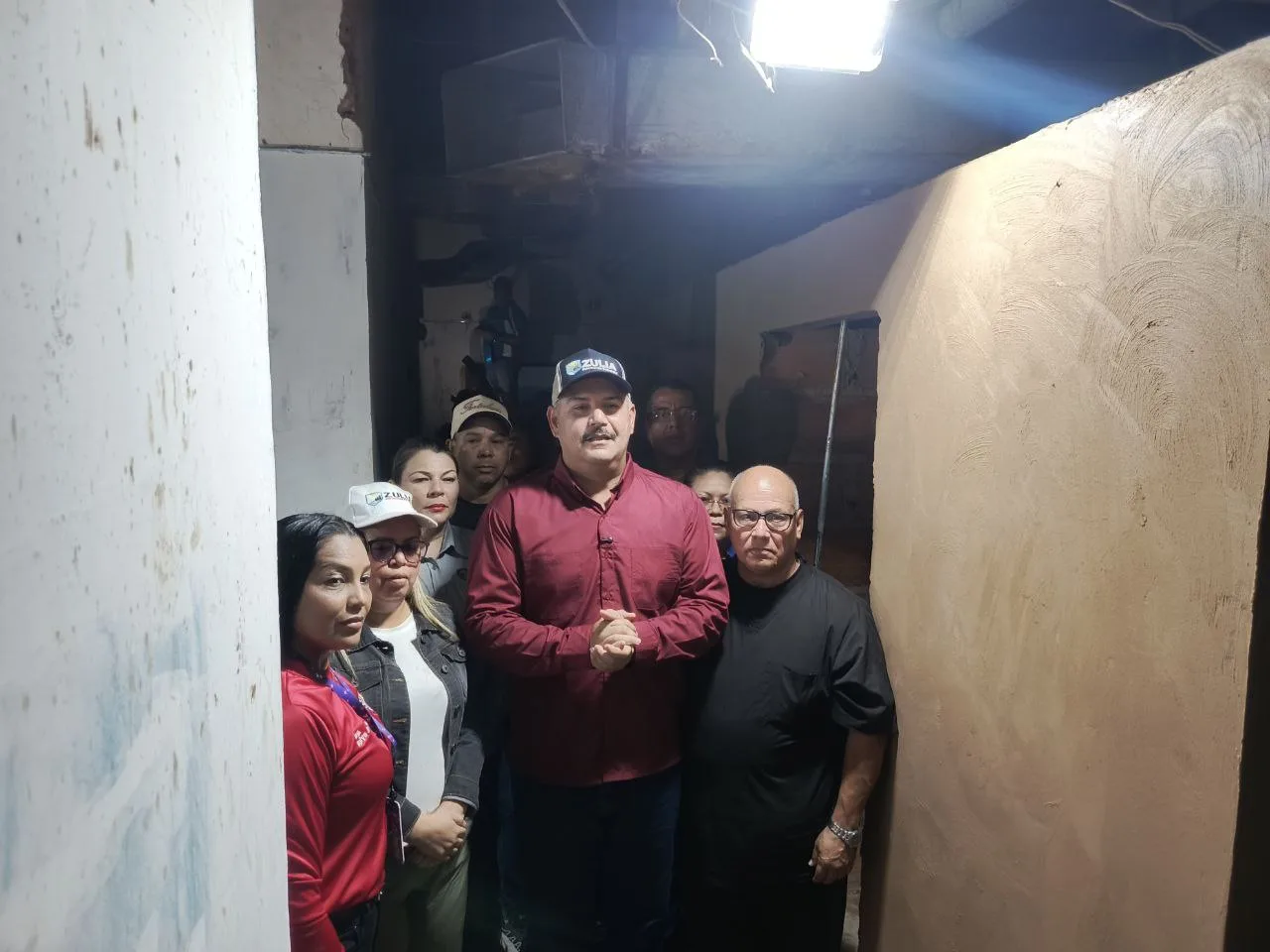 El gobernador estado Zulia, Luis Caldera, visitó este martes tres de marzo de 2026 el Hospital Pedro García Clara del municipio de Lagunillas para entregar de manera formal un total de ocho máquinas de hemodiálisis para la Unidad Bolivariana de Diálisis de este recinto de salud.