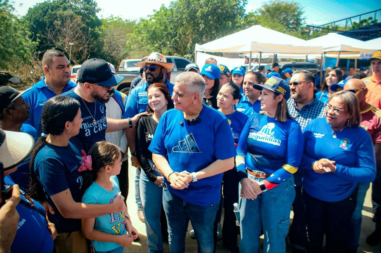 Más de 450 familias del sector Sinaí y comunidades cercanas fueron beneficiadas este sábado con una jornada social integral organizada por la Alcaldía de Lagunillas, como parte de los programas sociales impulsados por el alcalde José Mosquera para fortalecer la atención directa a las comunidades.