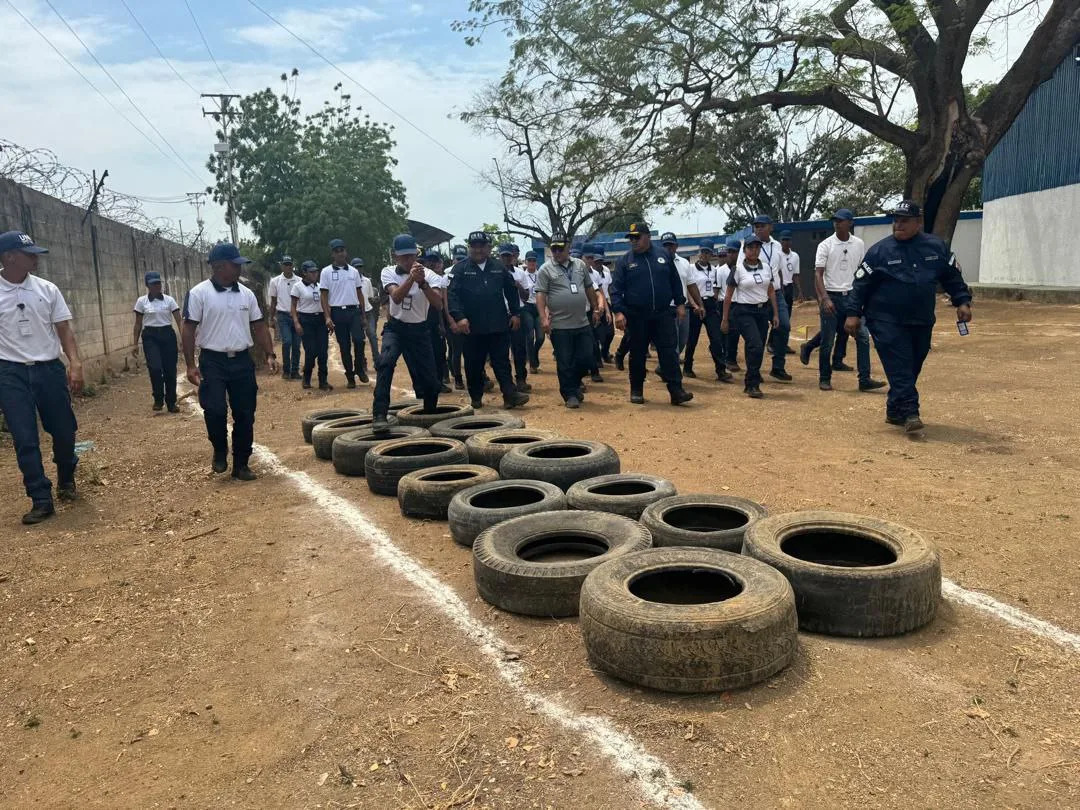 Coronel Fretzer Borges supervisa instalaciones de la UNES Extensión PoliLagunillas, en Lagunillas, Zulia">