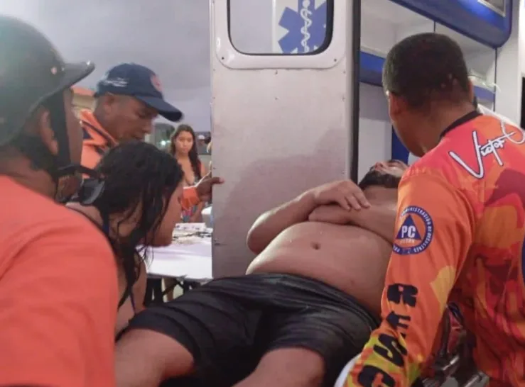 Vuelco de lanchas en Chichiriviche: Rescatan a 3 jóvenes y atienden a 19 lesionados