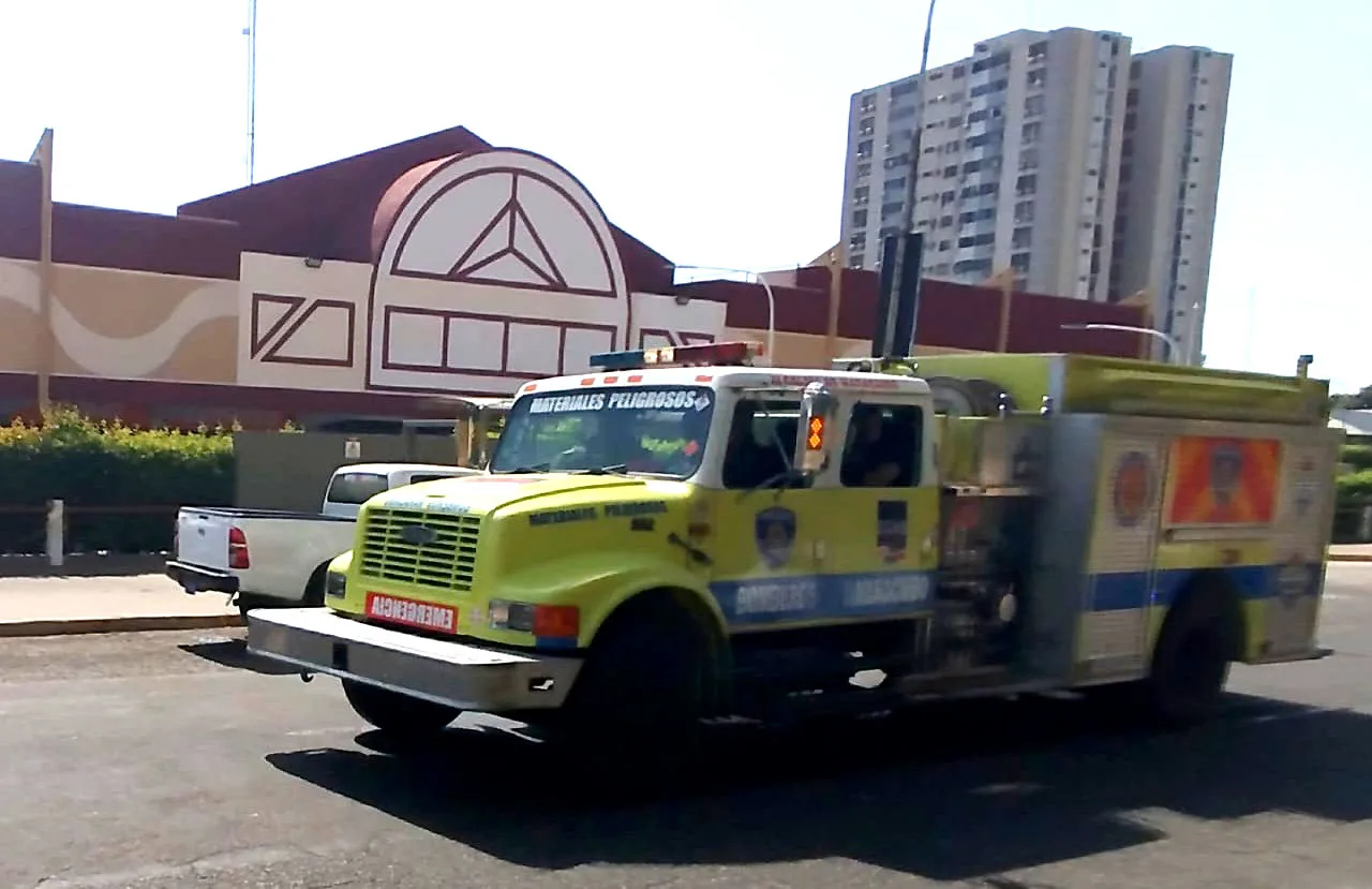 Alcalde Di Martino Bomberos de Maracaibo en Ciudad Chinita
